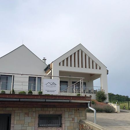 Aszuvilag Rezidencia With Sauna & Jacuzzi Legyesbenye 外观 照片