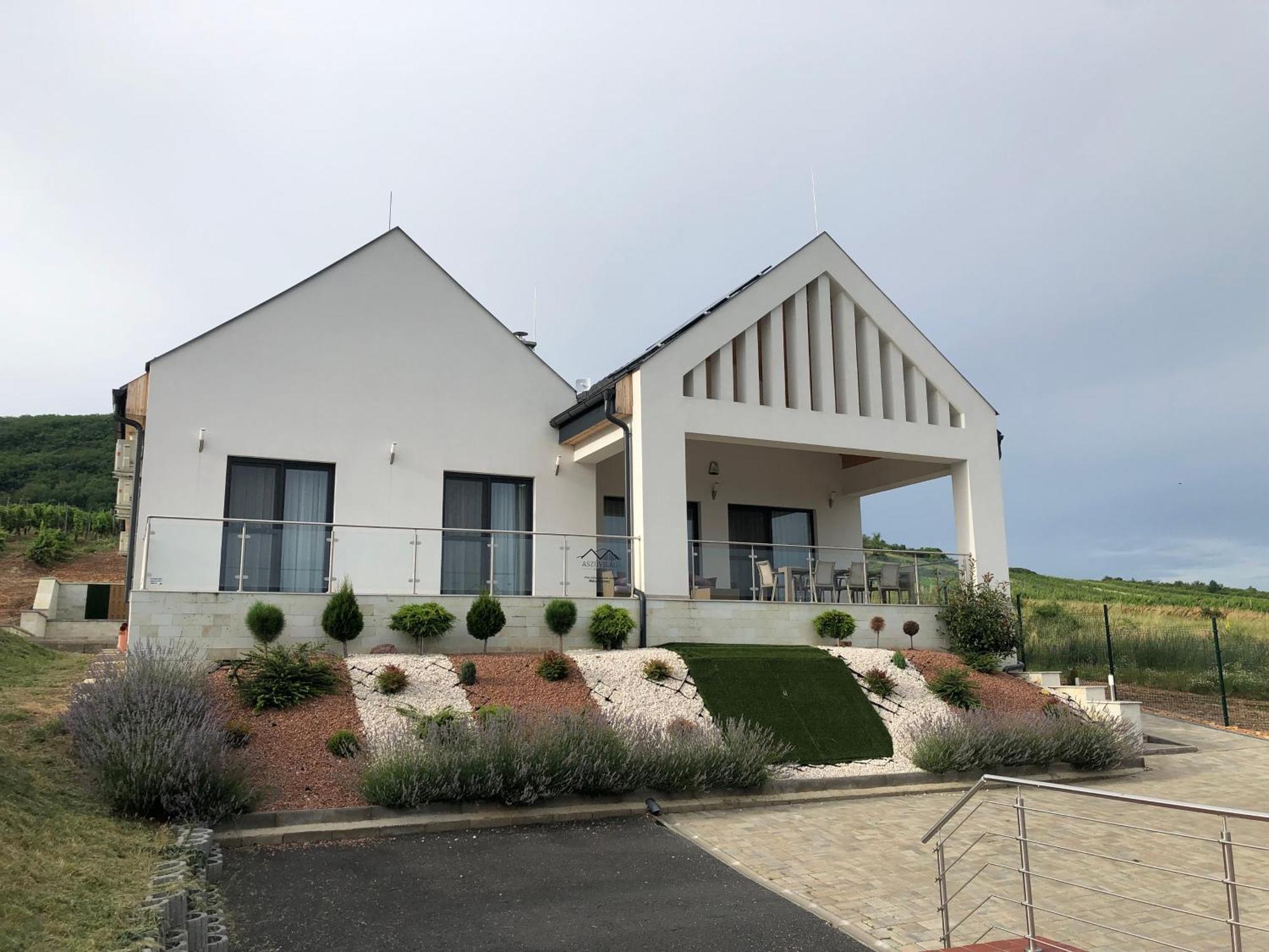 Aszuvilag Rezidencia With Sauna & Jacuzzi Legyesbenye 外观 照片